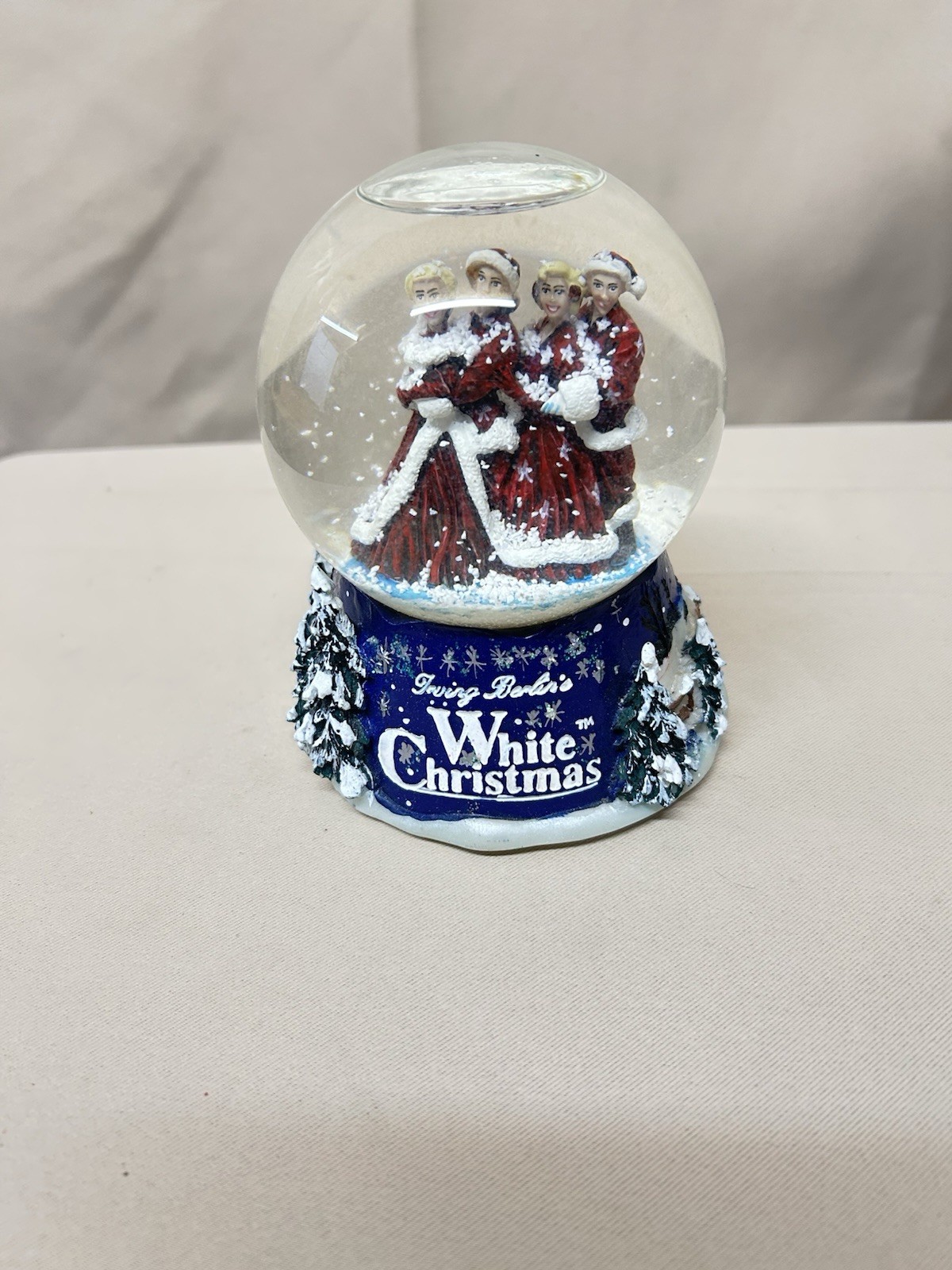 2000 Irving Berlin White Christmas Musical Snow Globe Bing Crosby Paramount 2000 Irving Berlin White Christmas Musical Snow Globe Bing Crosby Paramount