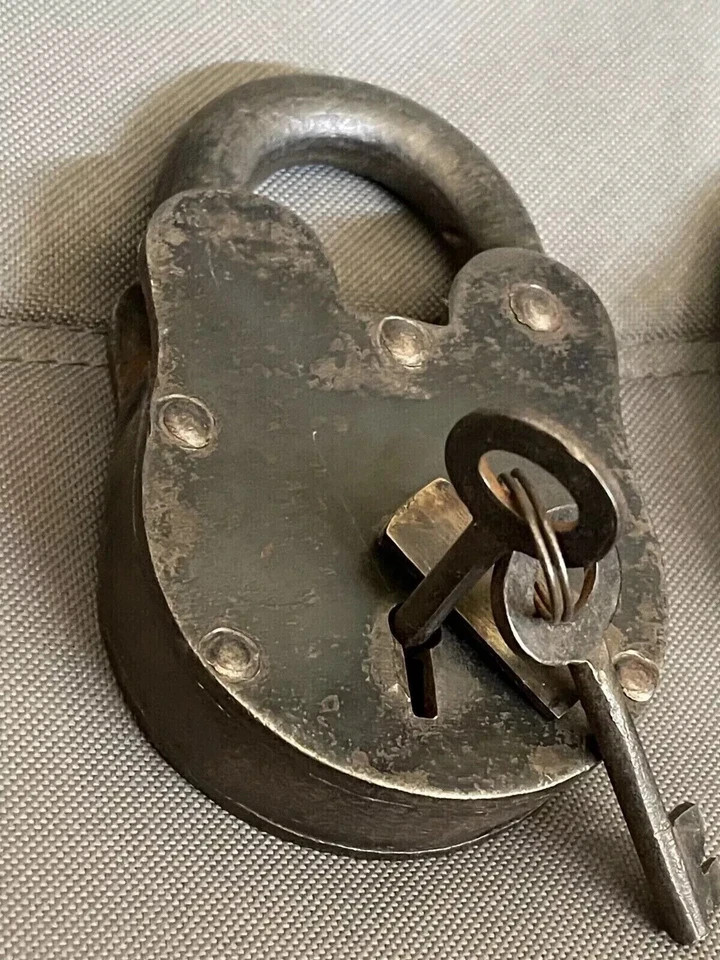 5'' padlock Antique old heavy iron Working lock with 2 keys Lock 5'' padlock Antique old heavy iron Working lock with 2 keys Lock