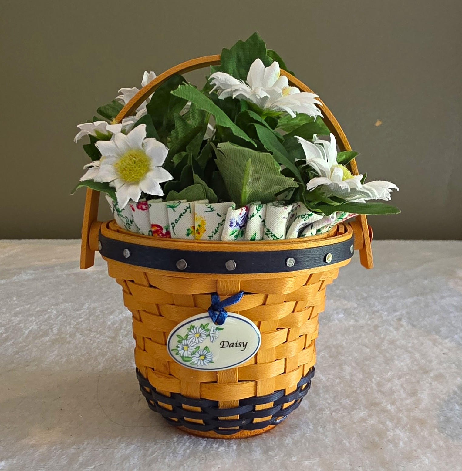 Longaberger 2006 Handwoven Small Round Hanging Basket w/ Handle, Daisy Floral Longaberger 2006 Handwoven Small Round Hanging Basket w/ Handle, Daisy Floral