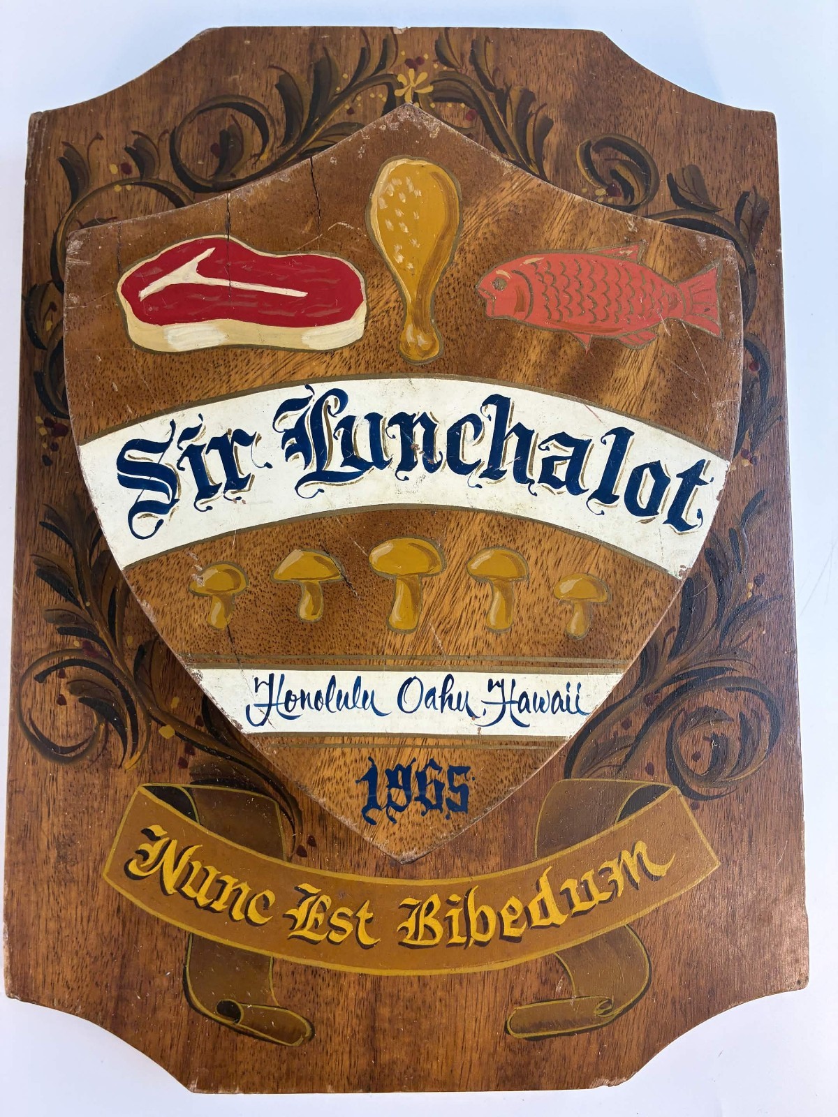 1965 Sir Lunchalot Honolulu Hawaii Restaurant Wooden Shield Sign Nunc Est Bibend