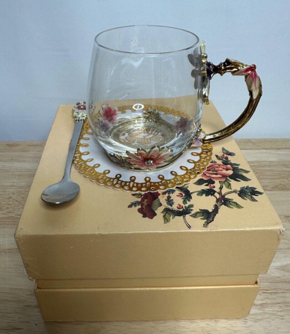 Vintage Luxury Classic Enamel Tea Cup With Spoon And Doily In Box Vintage Luxury Classic Enamel Tea Cup With Spoon And Doily In Box