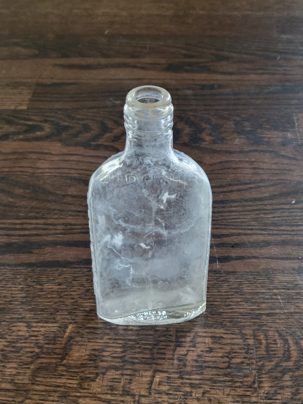 Antique GORDON'S Embossed Liquor Bottle ~ Pint ~ Linden New Jersey Antique GORDON'S Embossed Liquor Bottle ~ Pint ~ Linden New Jersey