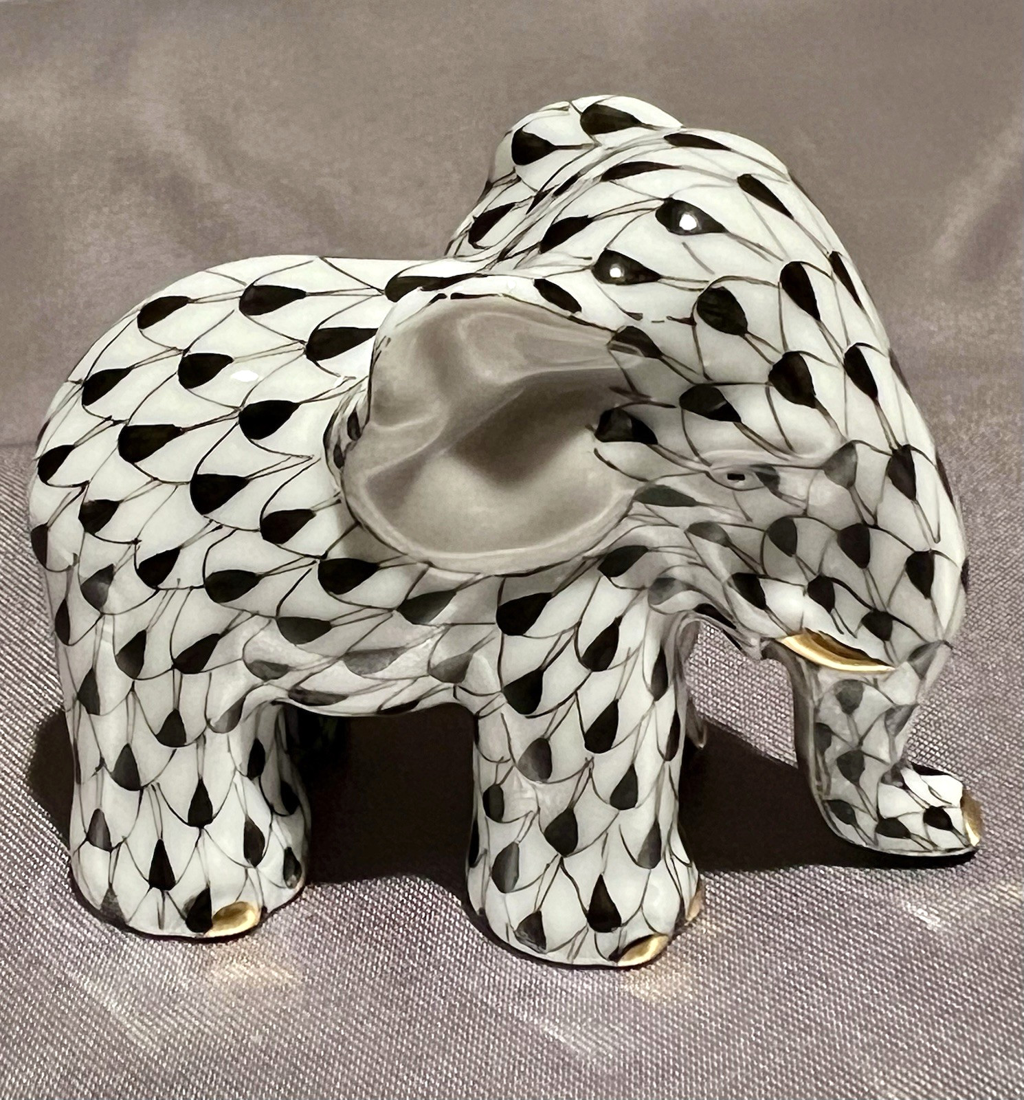 Herend Hungary Black Fishnet Elephant Figurine 5265 Hand Painted Gold Accents Herend Hungary Black Fishnet Elephant Figurine 5265 Hand Painted Gold Accents