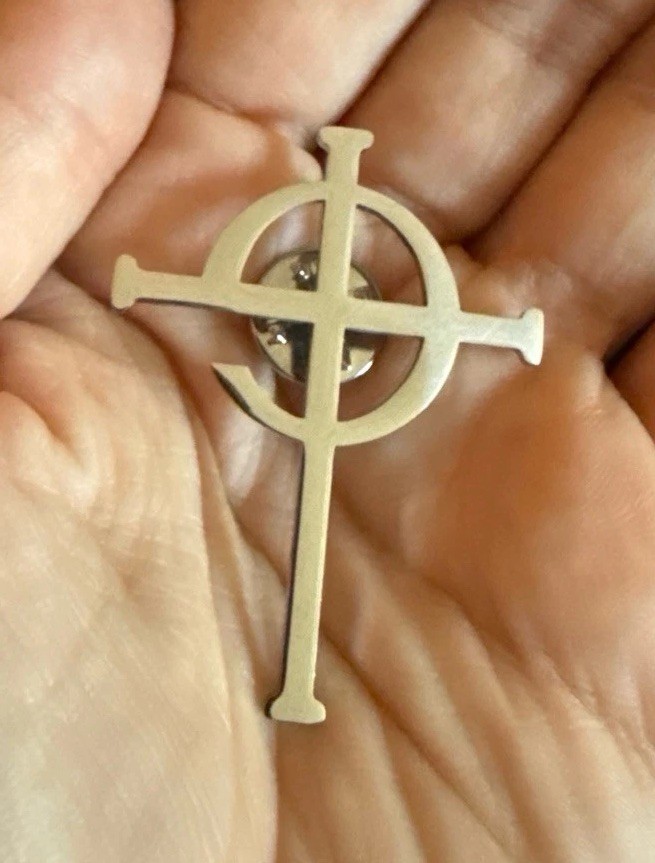 Ghost (band) Bc Silver Cross Logo Metal Pin Badge New Badge Metal Rock Grunge Ghost (band) Bc Silver Cross Logo Metal Pin Badge New Badge Metal Rock Grunge