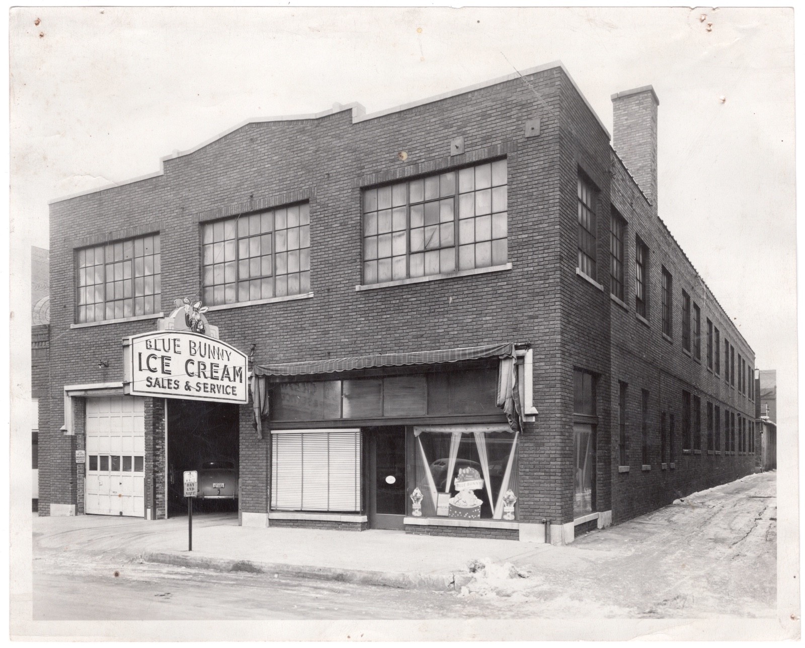 Original c.1950s Wells Blue Bunny Storefront & Neon Sign Sioux City IA Photostat