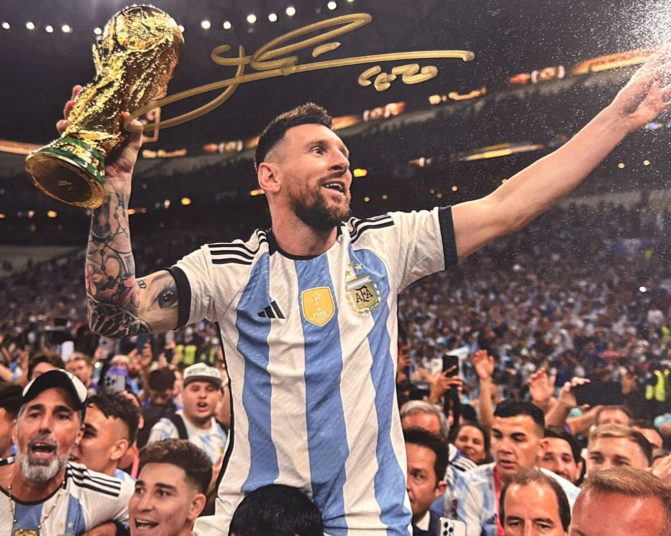 LIONEL MESSI Signed 8x10\