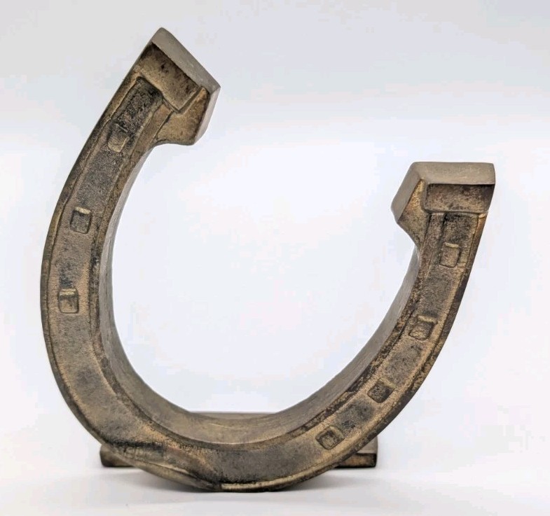 Vintage Aged Brass Horseshoe Home Decor Bookend Shelf Bookshelf Paperweight Vintage Aged Brass Horseshoe Home Decor Bookend Shelf Bookshelf Paperweight