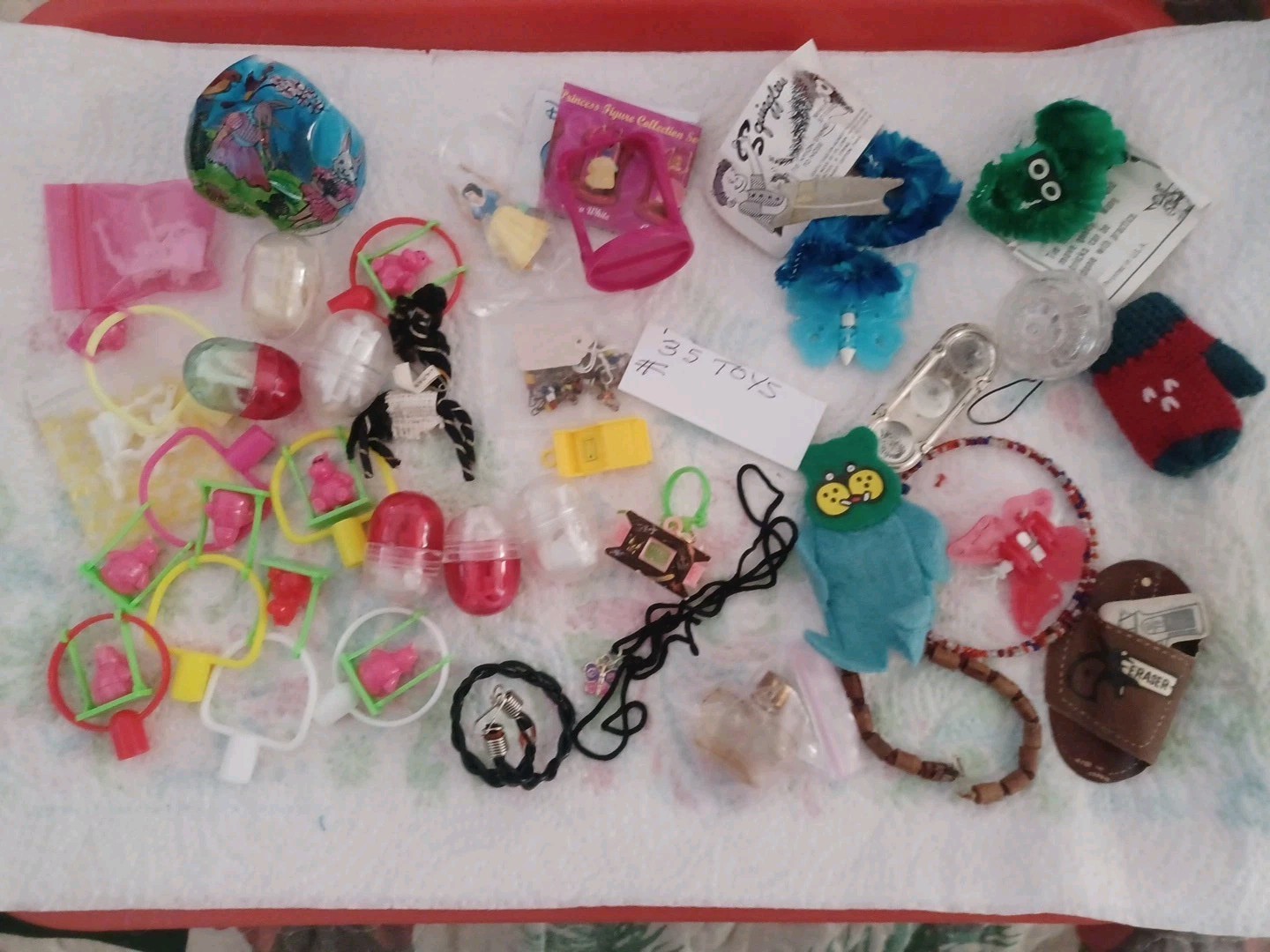 VINTAGE GUMBALL/VENDING CHARMS/TOYS LOT OF 35 VINTAGE GUMBALL/VENDING CHARMS/TOYS LOT OF 35