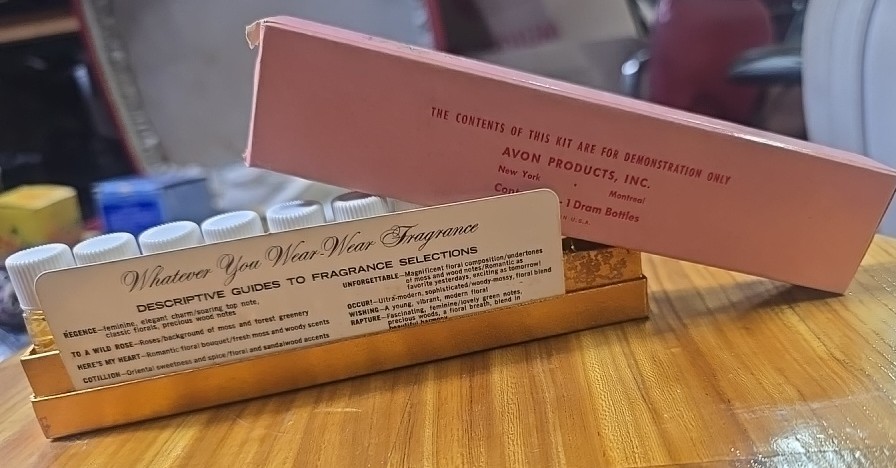 Vintage Avon mini fragrance kit assortment women (Never Opened) Vintage Avon mini fragrance kit assortment women (Never Opened)