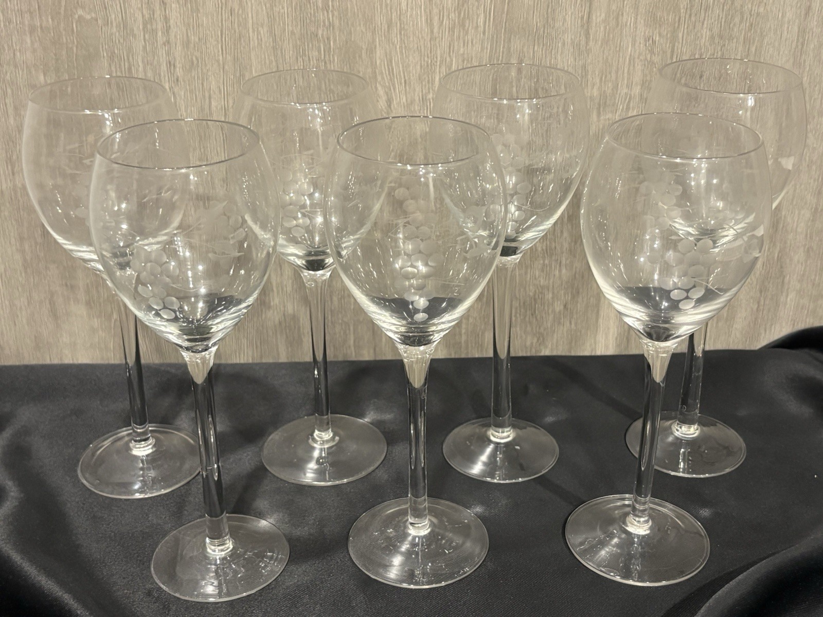 Seven (7) Home Essentials Etched Wine Glasses Floral Grapes Seven (7) Home Essentials Etched Wine Glasses Floral Grapes