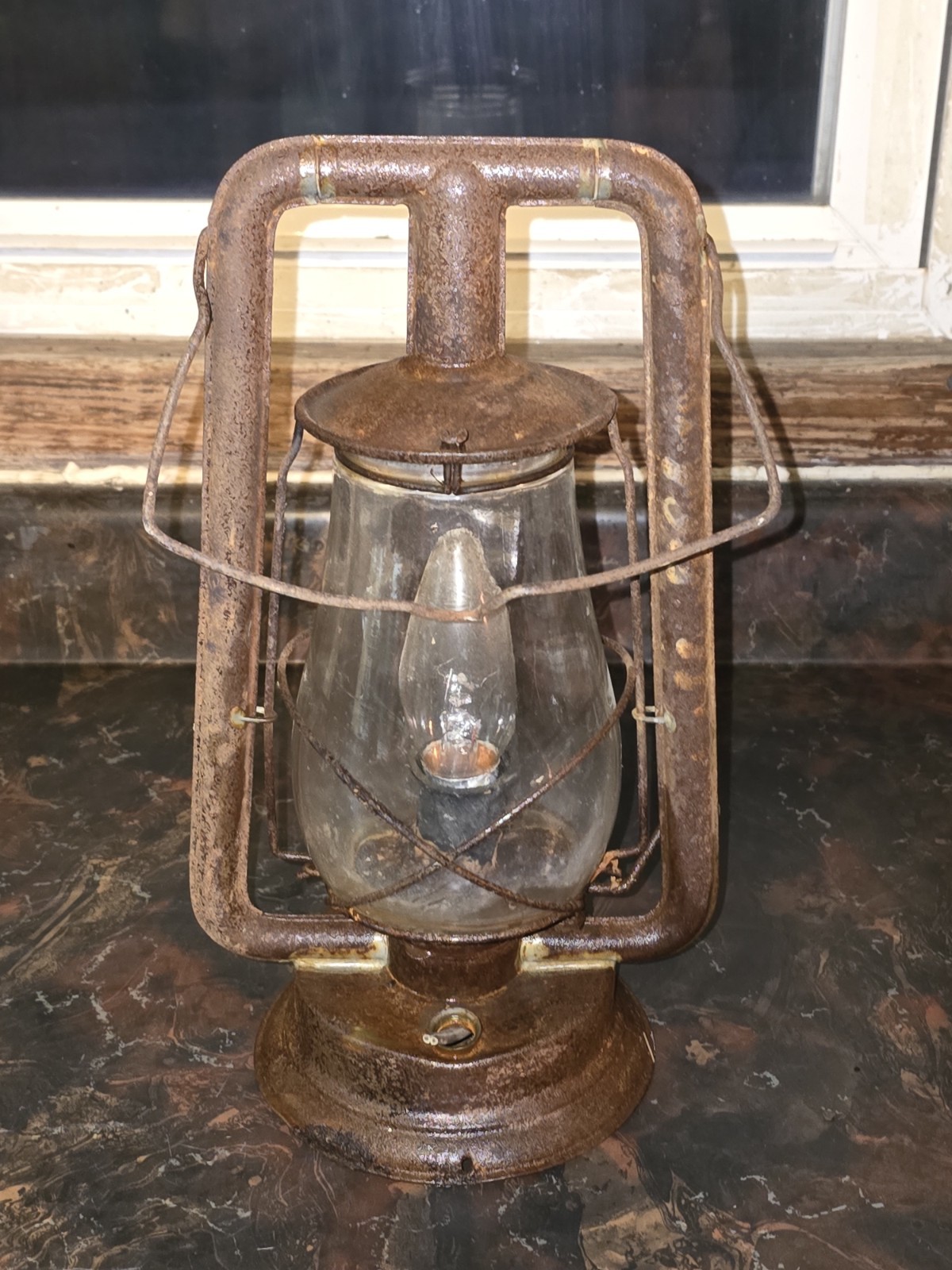 VINTAGE DIETZ MONARCH NY USA KEROSENE OIL LANTERN RUSTIC 14'' (Made Into Light) VINTAGE DIETZ MONARCH NY USA KEROSENE OIL LANTERN RUSTIC 14'' (Made Into Light)