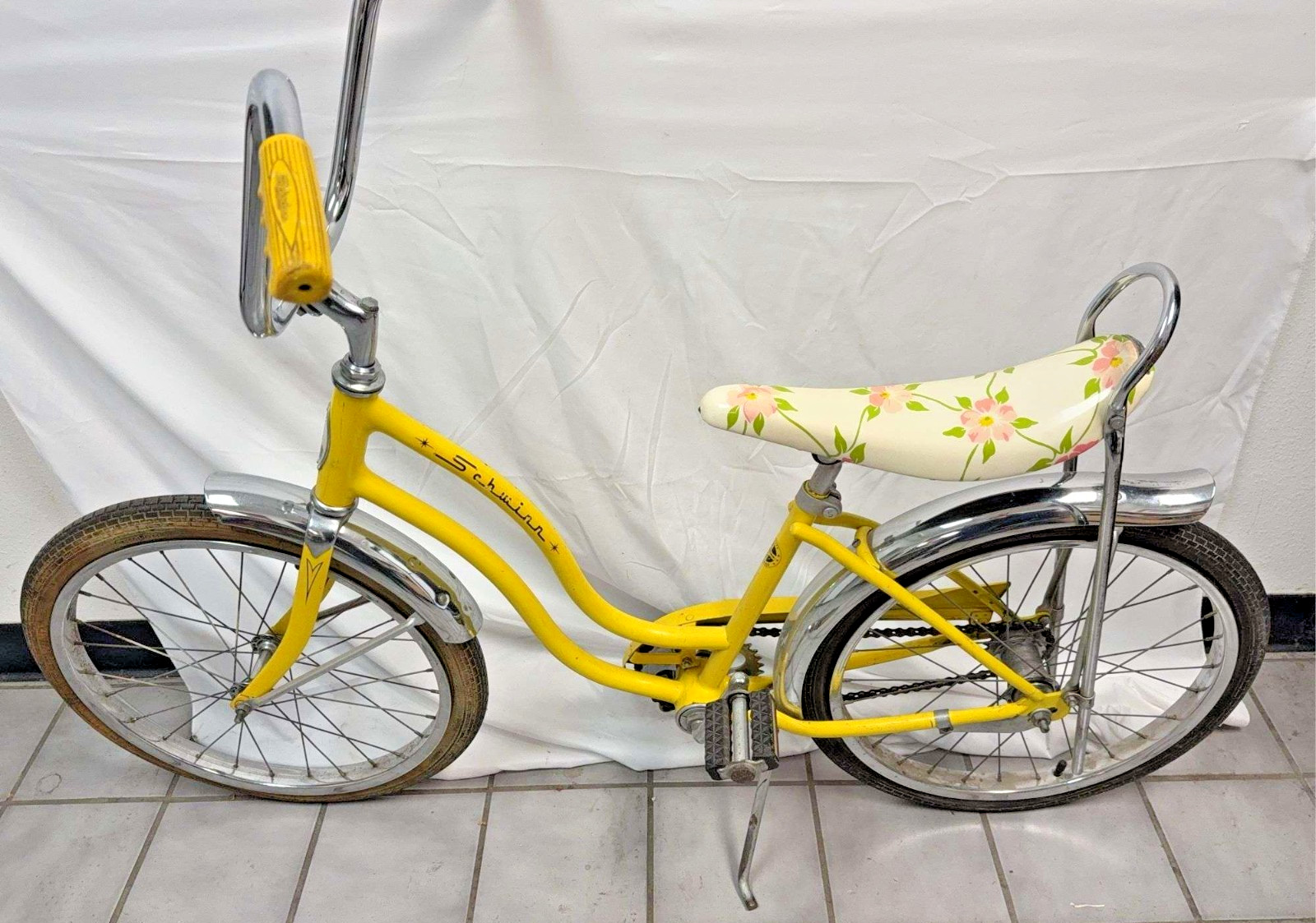 Vintage 1970's Schwinn Yellow Sting-Ray Lil' Chik Bike Bicycle w/ Banana Seat Vintage 1970's Schwinn Yellow Sting-Ray Lil' Chik Bike Bicycle w/ Banana Seat