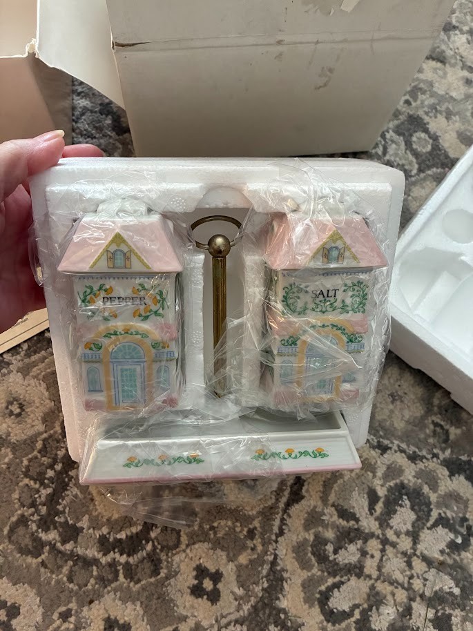 NIB Vintage Lenox Village 1991 Porcelain Salt & Pepper Shaker Set w/Stand NIB Vintage Lenox Village 1991 Porcelain Salt & Pepper Shaker Set w/Stand
