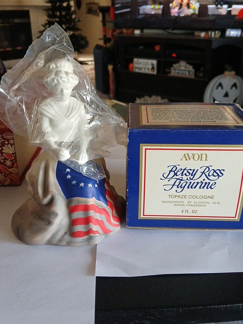 Avon Topaze Cologne Betsy Ross Waving Flag Figurine Bottle 4 fl oz w/ Box Avon Topaze Cologne Betsy Ross Waving Flag Figurine Bottle 4 fl oz w/ Box