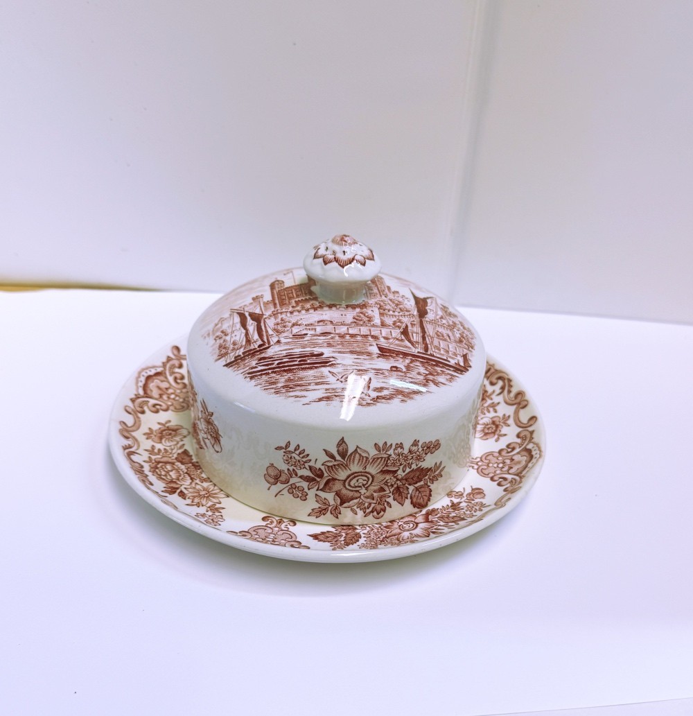 ENOCH WEDGWOOD ROUND COVERED BUTTER DISH ROYAL HOMES OF BRITAIN PINK 7\