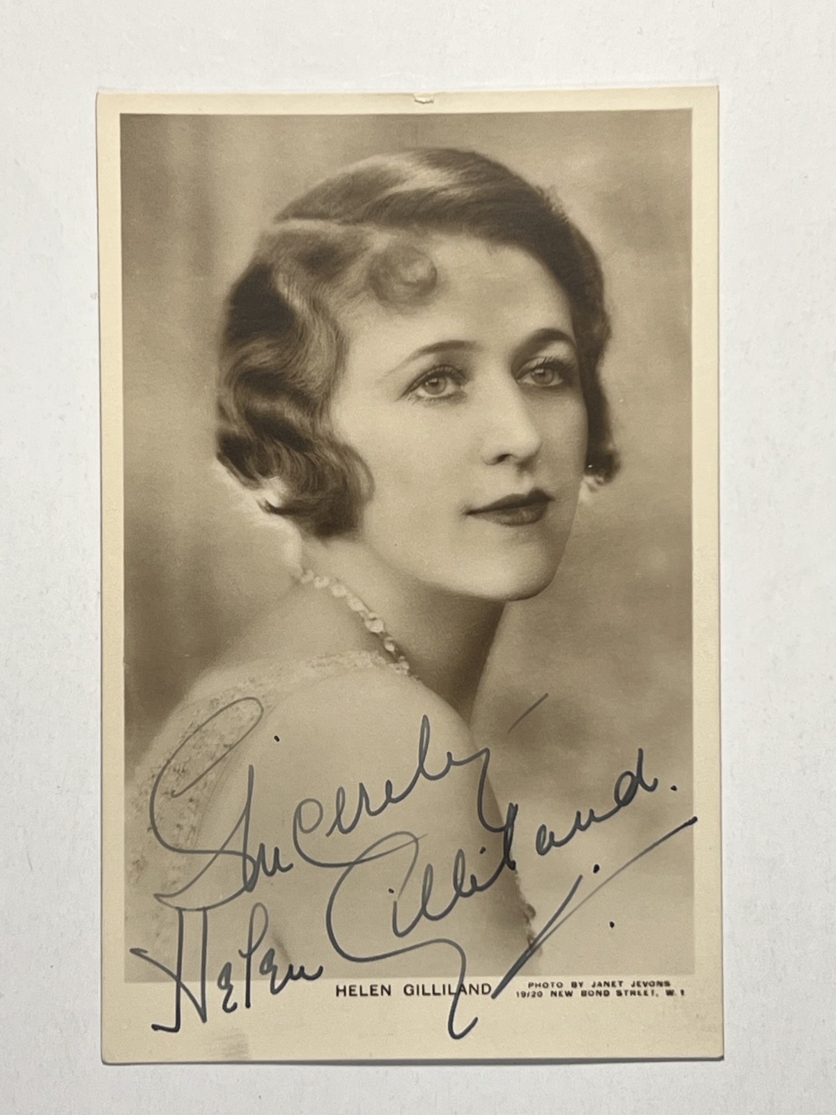 Irish Beauty Actress Helen Gilliland, Signed Vintage Postcard NY 1929 Unposted Irish Beauty Actress Helen Gilliland, Signed Vintage Postcard NY 1929 Unposted