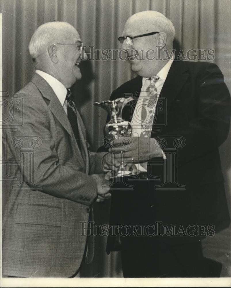 1976 Press Photo Francis C. Doyle receives The Times-Picayune Loving Cup 1976 Press Photo Francis C. Doyle receives The Times-Picayune Loving Cup