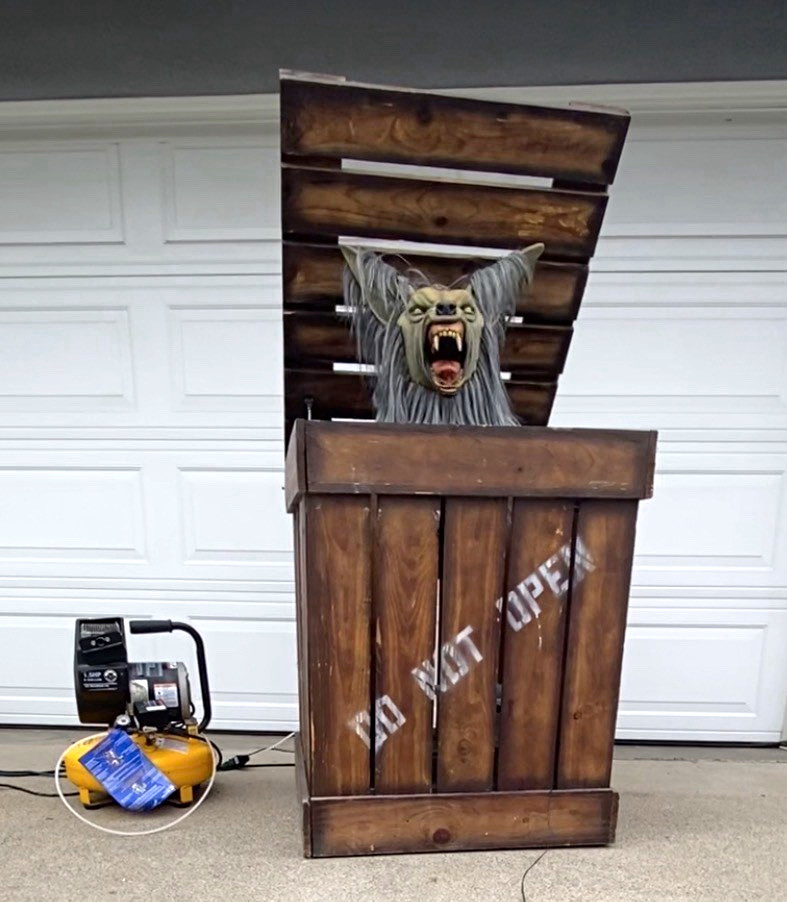 Halloween Pneumatic Werewolf Pop-Up Prop \