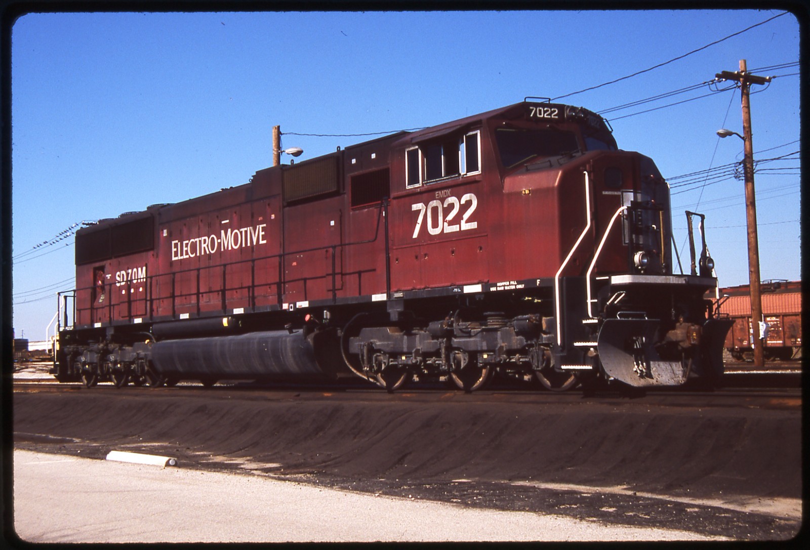 EMDX 7022 SD70M E. St. Louis, IL. 3-5-2000 - Original Kodachrome - 