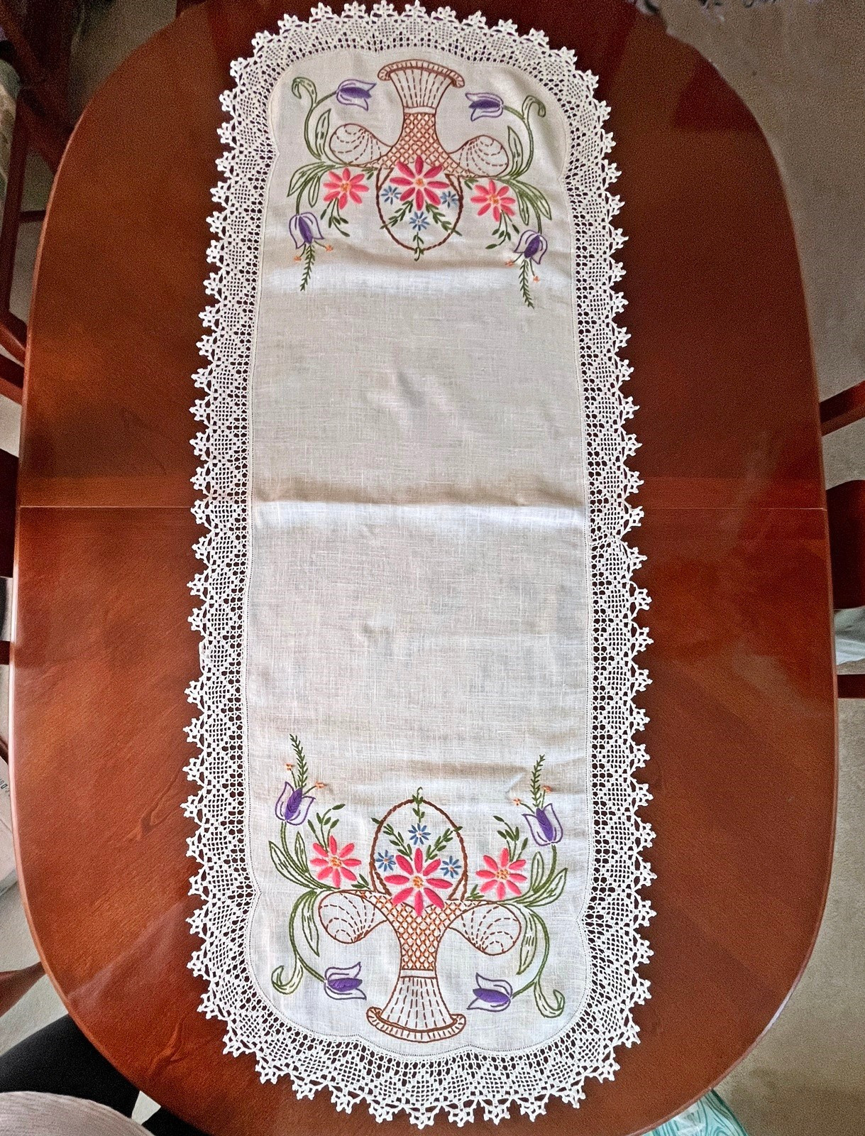 Large Vtg Hand Embroidered Table Runner/Scarf Floral Nouveau Crochet Lace Mint Large Vtg Hand Embroidered Table Runner/Scarf Floral Nouveau Crochet Lace Mint