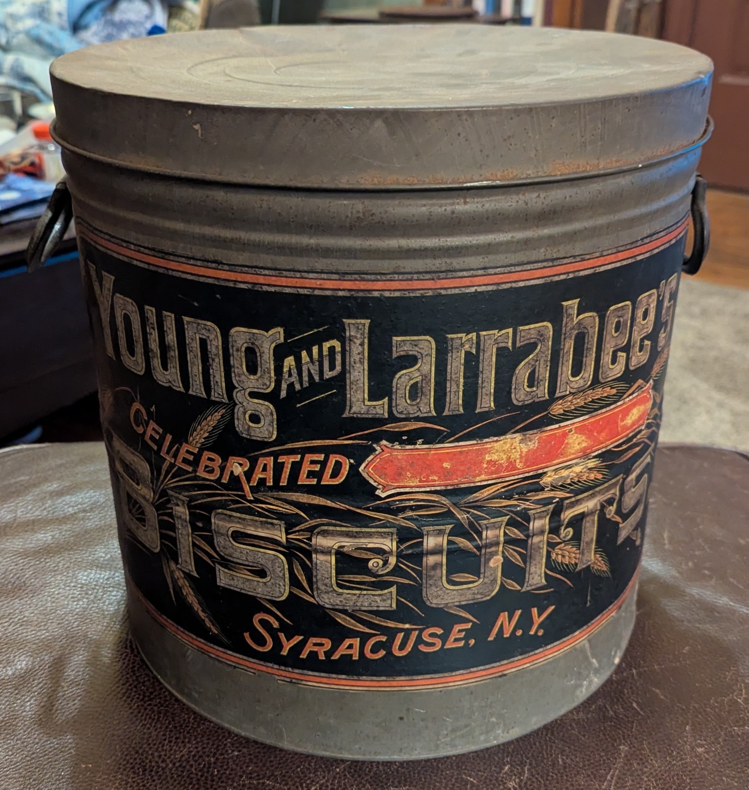 Scarce Large Advertising Tin For Young & Larrabee Biscuits Syracuse NY 12 Scarce Large Advertising Tin For Young & Larrabee Biscuits Syracuse NY 12