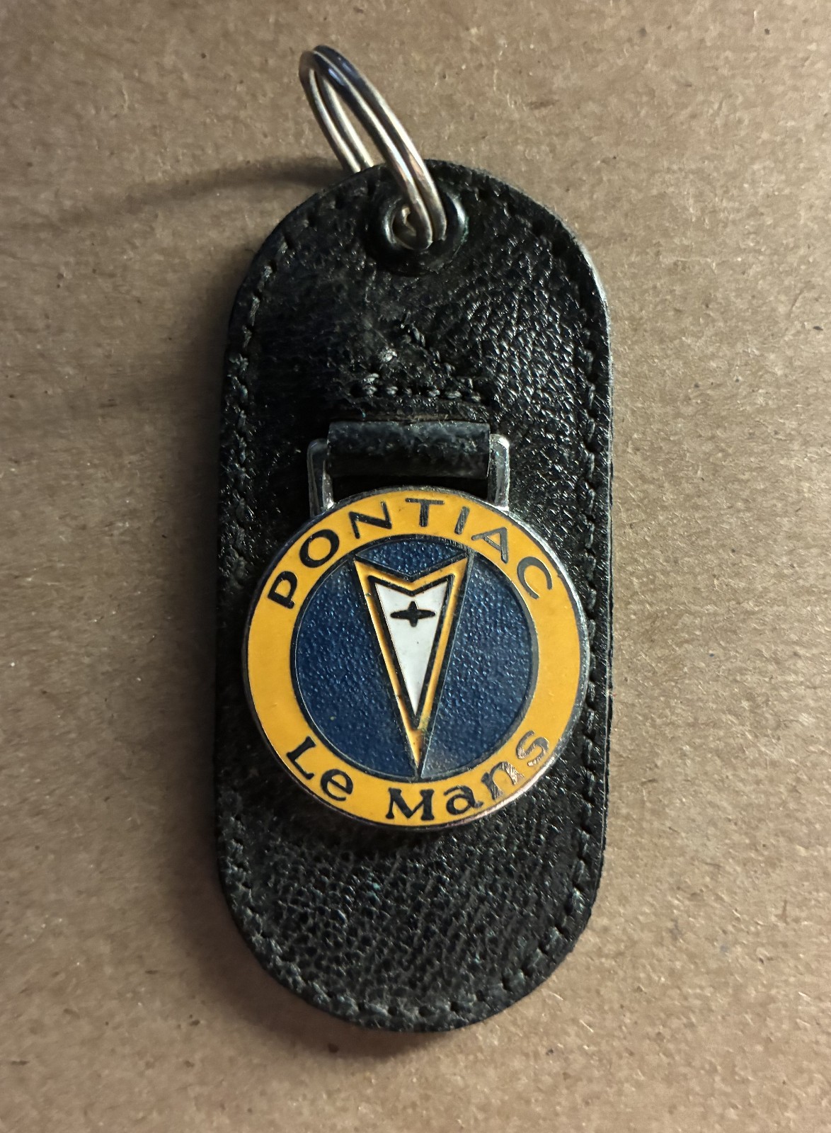 Vintage Leather Torpedo Key Ring Key Fob Pontiac LeMans green/yellow NOS Vintage Leather Torpedo Key Ring Key Fob Pontiac LeMans green/yellow NOS