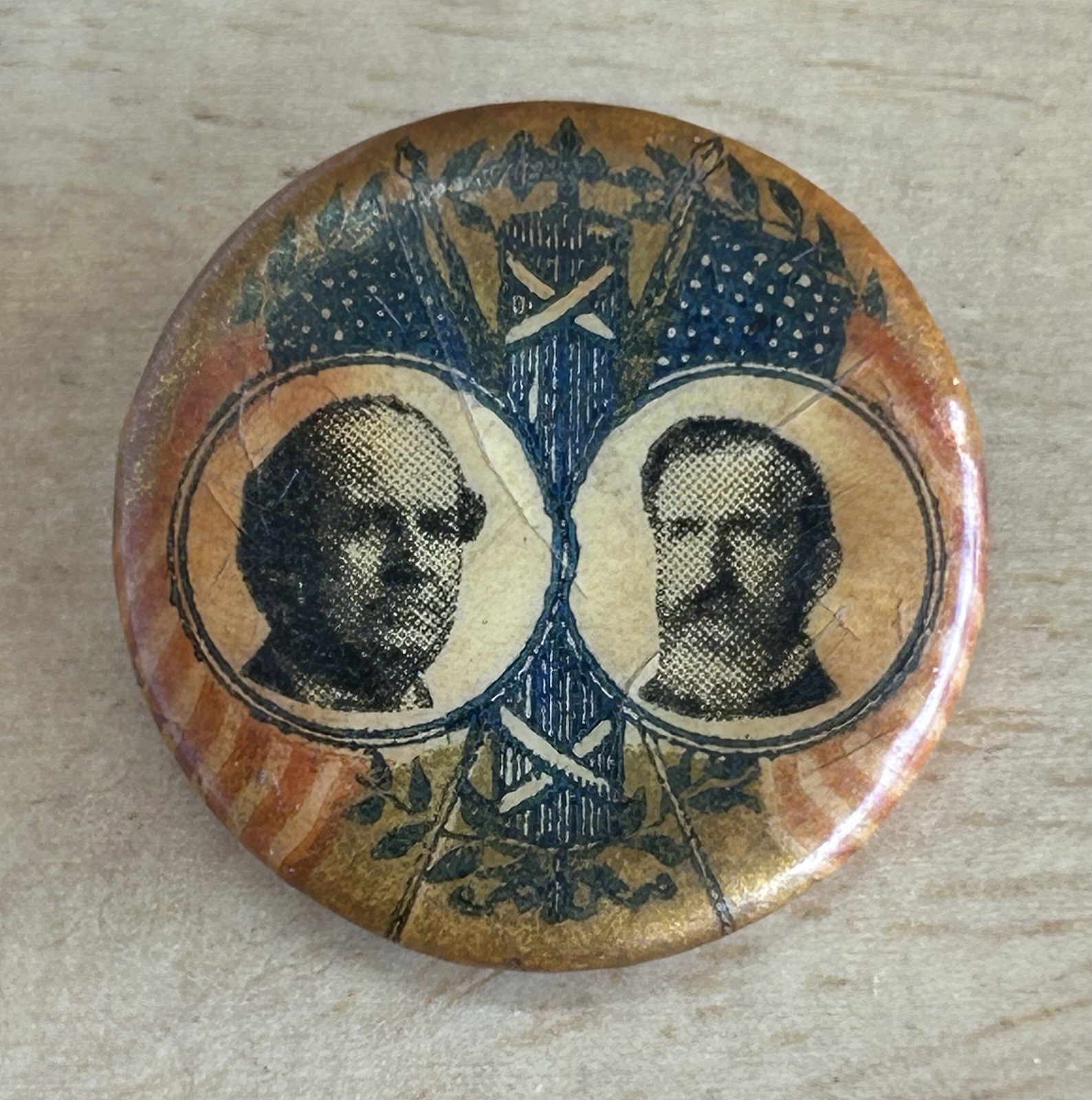 1908 WILLIAM JENNINGS BRYAN-KEARN 7/8” CELLO LOCKET SCARCE & POPULAR ST LOUIS 1908 WILLIAM JENNINGS BRYAN-KEARN 7/8” CELLO LOCKET SCARCE & POPULAR ST LOUIS