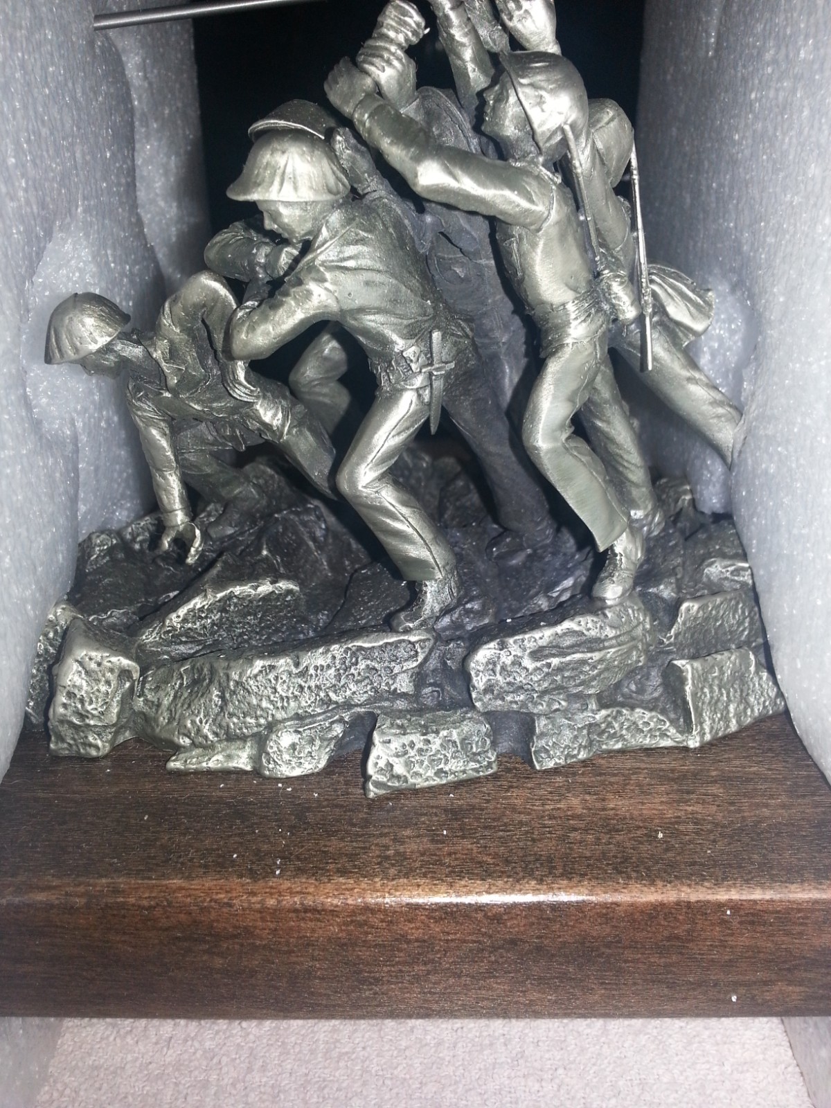 The Danbury Mint Victory at Iwo Jima Pewter Sculpture w/ Wood Base NIB W/COA The Danbury Mint Victory at Iwo Jima Pewter Sculpture w/ Wood Base NIB W/COA