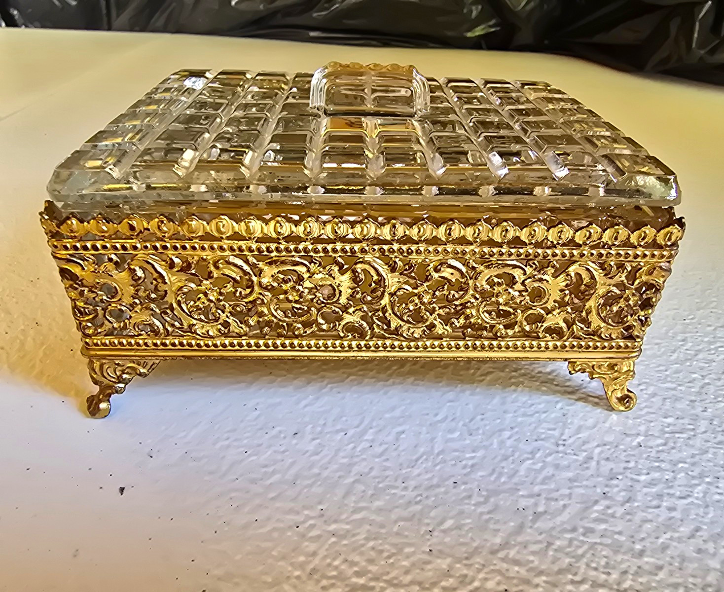 vintage Apollo 4042/2 Gold Tone Filigree Trinket Box w/ crystal box and lid vintage Apollo 4042/2 Gold Tone Filigree Trinket Box w/ crystal box and lid