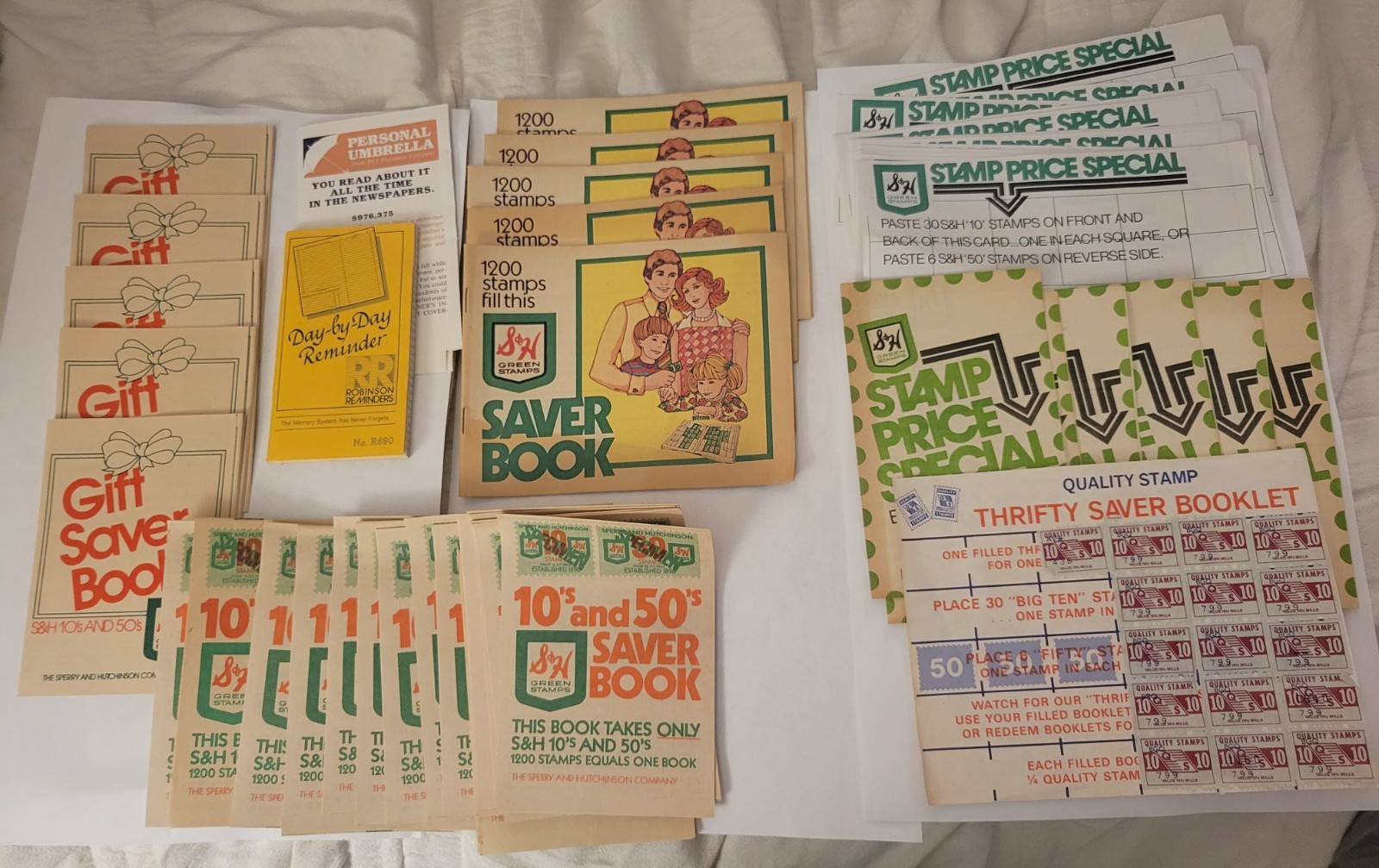 Vintage S & H Green Stamps Full And Blank Savers Books Movie Prop 50s 60s Lot Vintage S & H Green Stamps Full And Blank Savers Books Movie Prop 50s 60s Lot