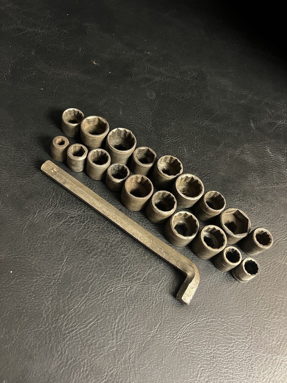 VTG 20 Pc Set 1/2” Drive Hexagonal Drive Sockets Knurled No Makers Mark + L Bar VTG 20 Pc Set 1/2” Drive Hexagonal Drive Sockets Knurled No Makers Mark + L Bar