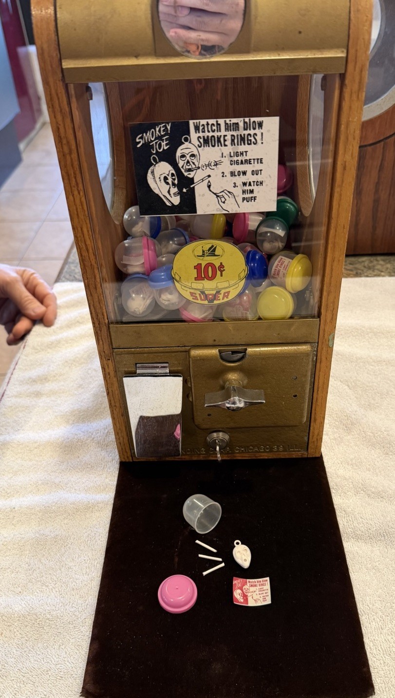 Original Vintage Victor V - 10 Cent Smokey Joe Skull Vending Machine Charm (50) Original Vintage Victor V - 10 Cent Smokey Joe Skull Vending Machine Charm (50)
