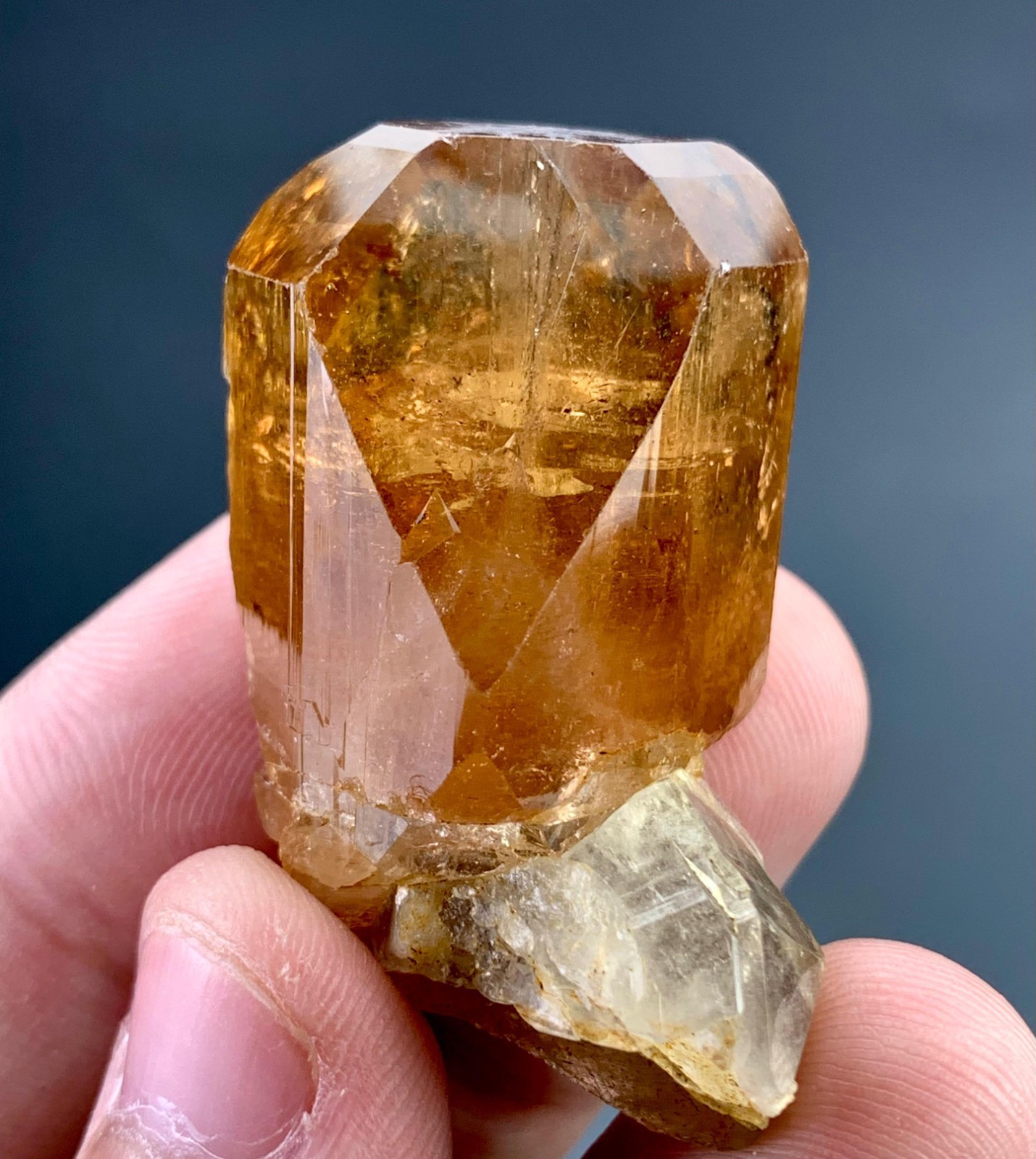 155 Carat Topaz Crystal Specimen From Skardu Pakistan 155 Carat Topaz Crystal Specimen From Skardu Pakistan