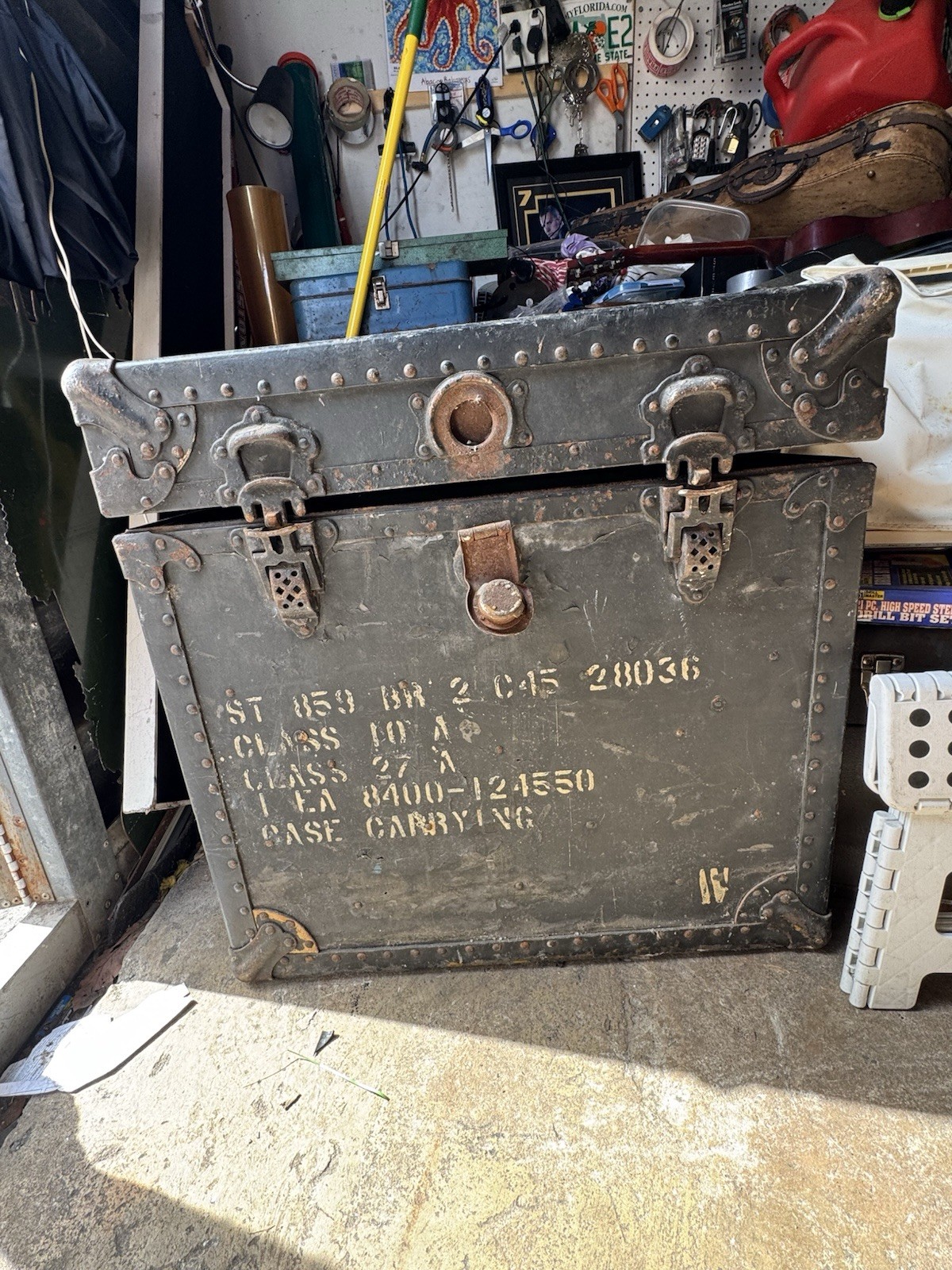 VINTAGE WWll DOEHLER MILITARY FOOTLOCKER TRUNK AIR FORCE