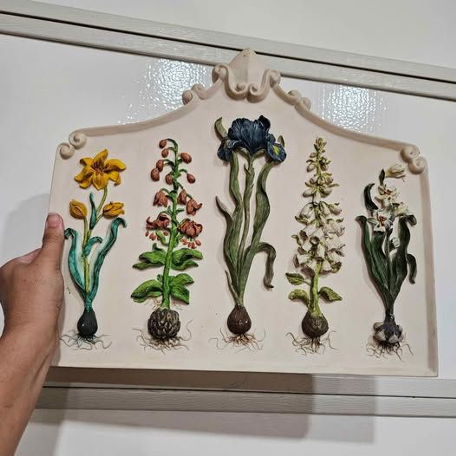 Vintage 3D Botanical Bulb Floral Wall Plaque