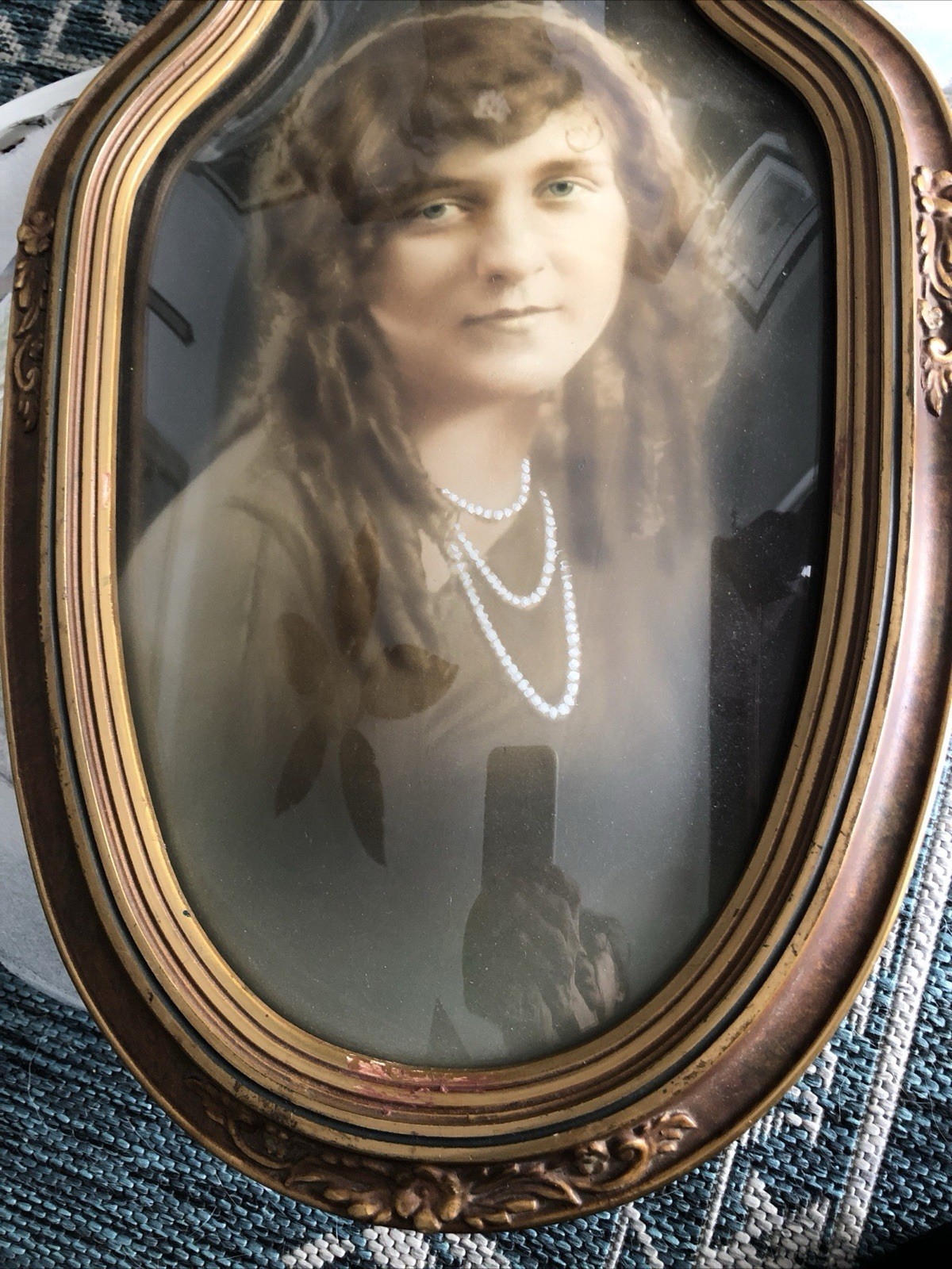 Beautiful Antique Oval Frame, Convex Glass-Victorian Portrait Women 18 Beautiful Antique Oval Frame, Convex Glass-Victorian Portrait Women 18