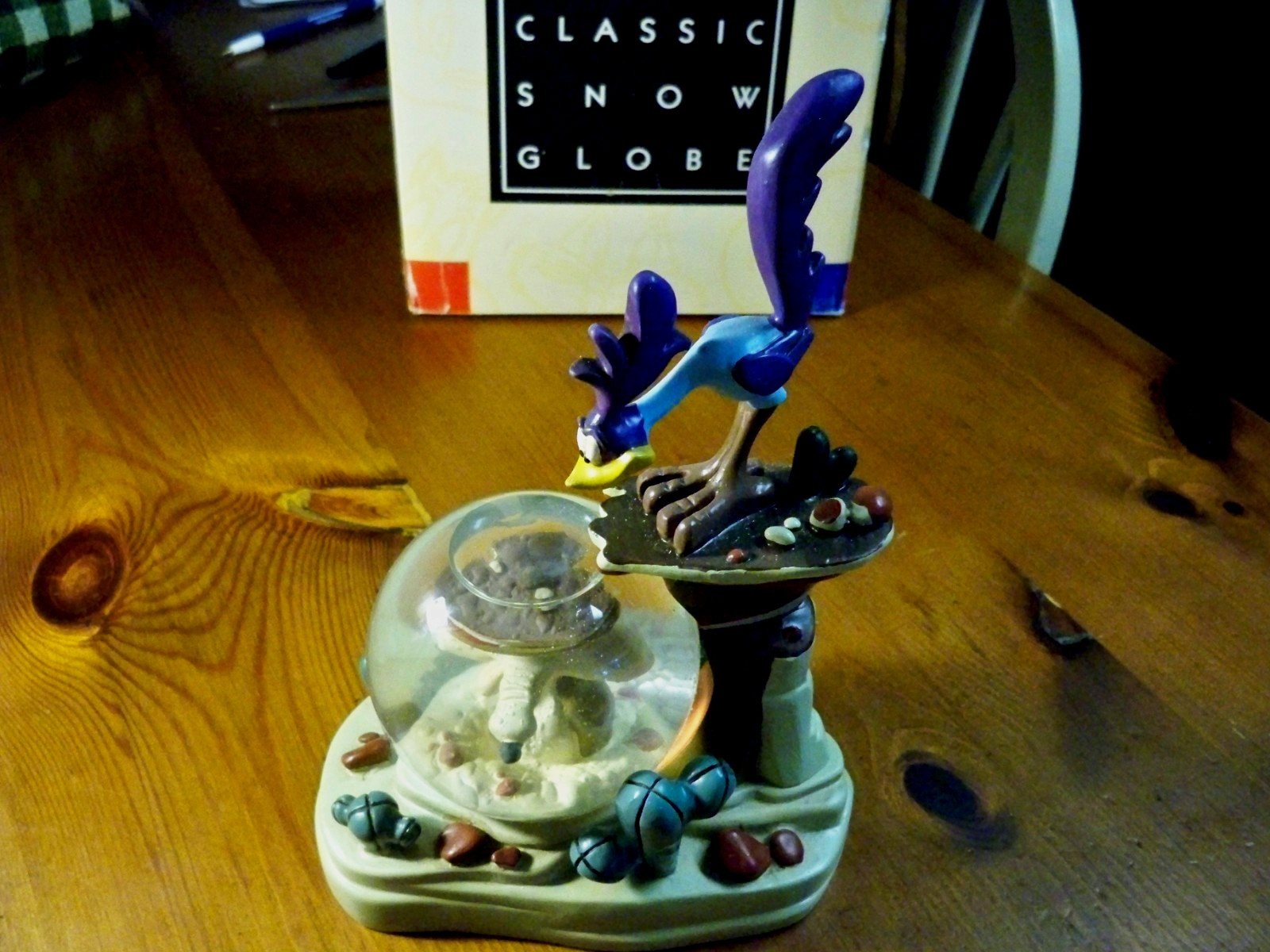 Looney Tunes Wile E Coyote Road Runner NEW IN BOX Classic Snow Globe Very Rare