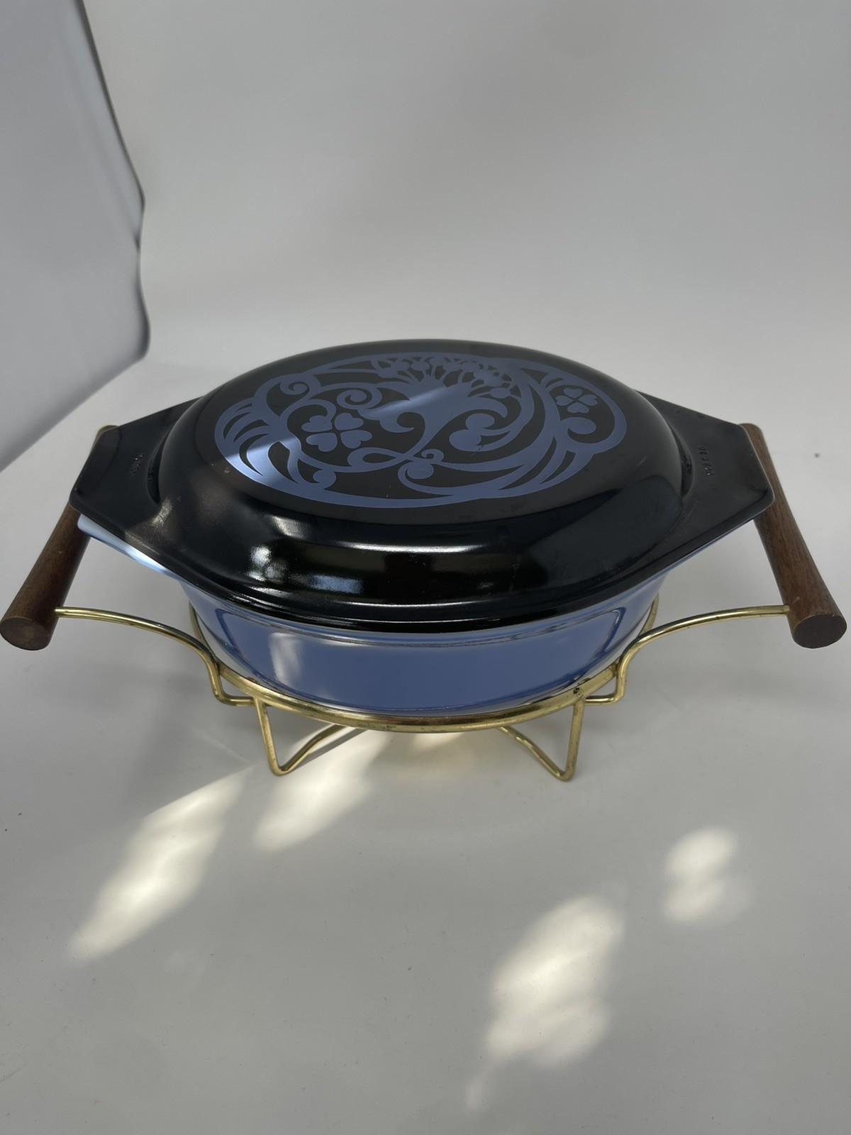Pyrex Midnight Bloom Oval Cinderella casserole with lid & cradle 1 1/2 Qt.