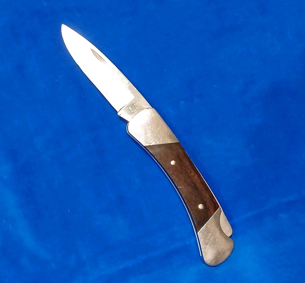 Buck 500 USA One Dot Single Blade Pocket Knife Prince Script Buck 500 USA One Dot Single Blade Pocket Knife Prince Script