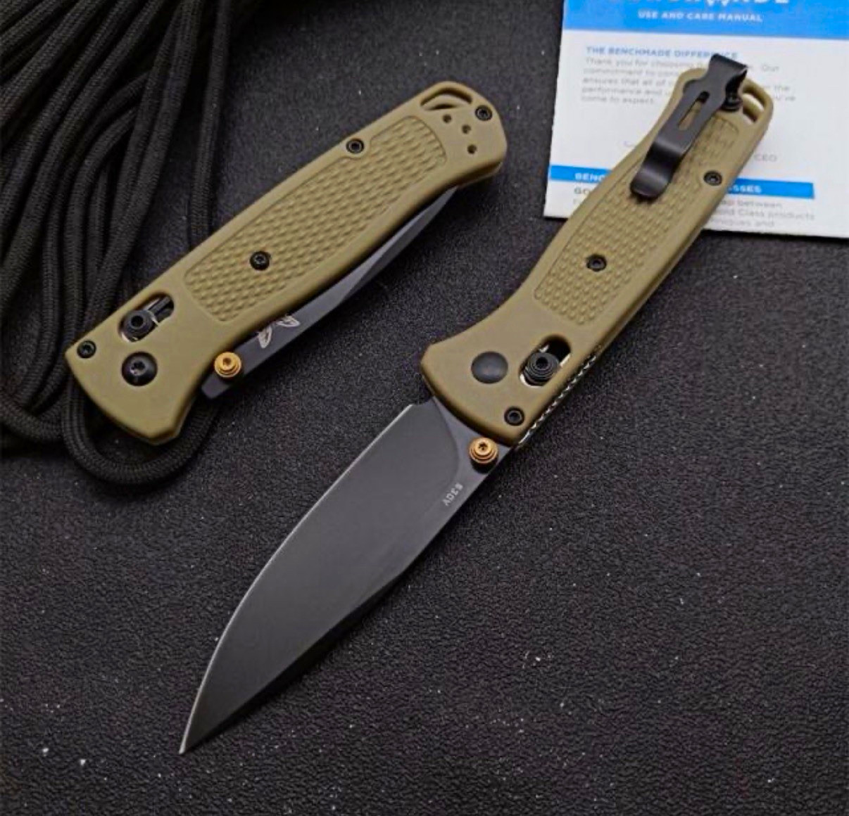 BENCHMADE BUGOUT | DROP-POINT PLAIN EDGE | AXIS MANUAL TAN/BLACK AMBI CLIP