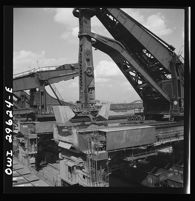 Cleveland Ohio 1943 Hulett Unloaders Iron Ore Lake Freighter PRR Docks