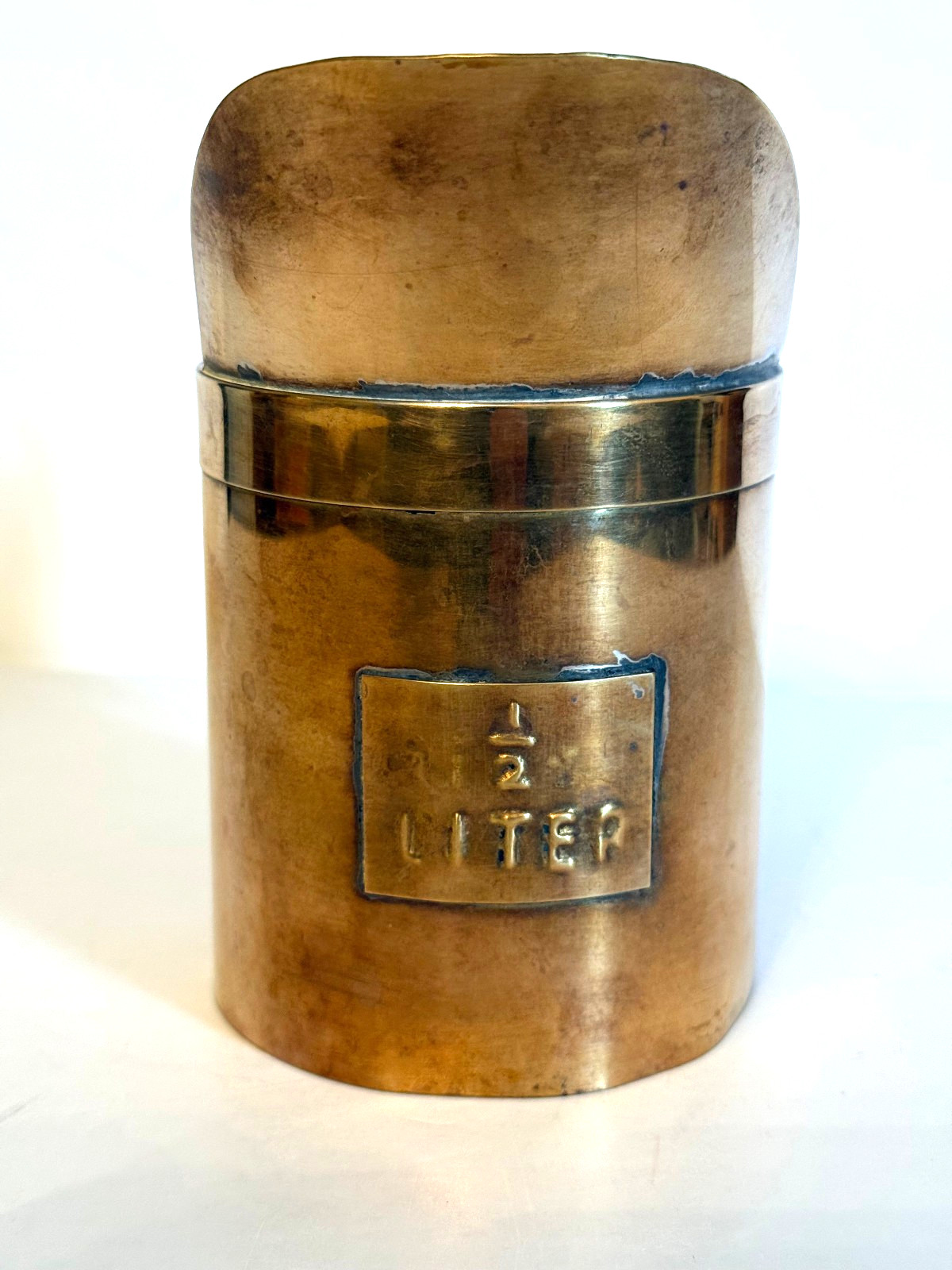 ANTIQUE COPPER 1/2 LITER. MEASURE. BEAUTIFUL CONDITION. NO DENTS 5 1/2 TALL. ANTIQUE COPPER 1/2 LITER. MEASURE. BEAUTIFUL CONDITION. NO DENTS 5 1/2 TALL.