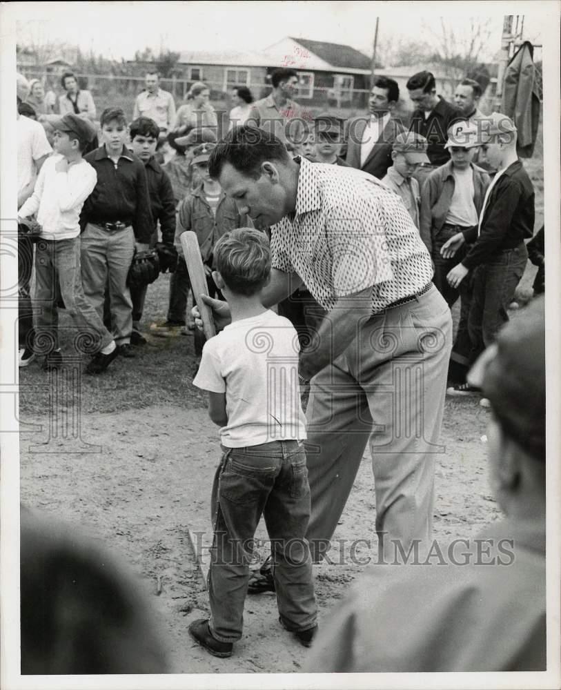 1957 Press Photo Baseball Player Solly Hemus Shows Boy How to Bat - hps18258