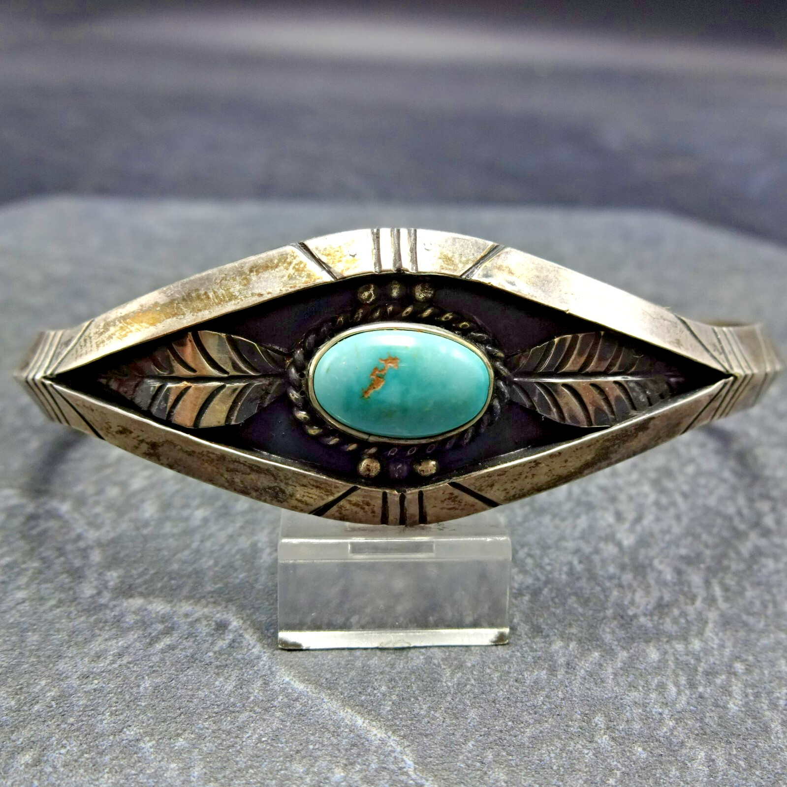 Classic Old 1960s TURQUOISE Carinated Sterling Silver Cuff BRACELET Vintage PAWN Classic Old 1960s TURQUOISE Carinated Sterling Silver Cuff BRACELET Vintage PAWN
