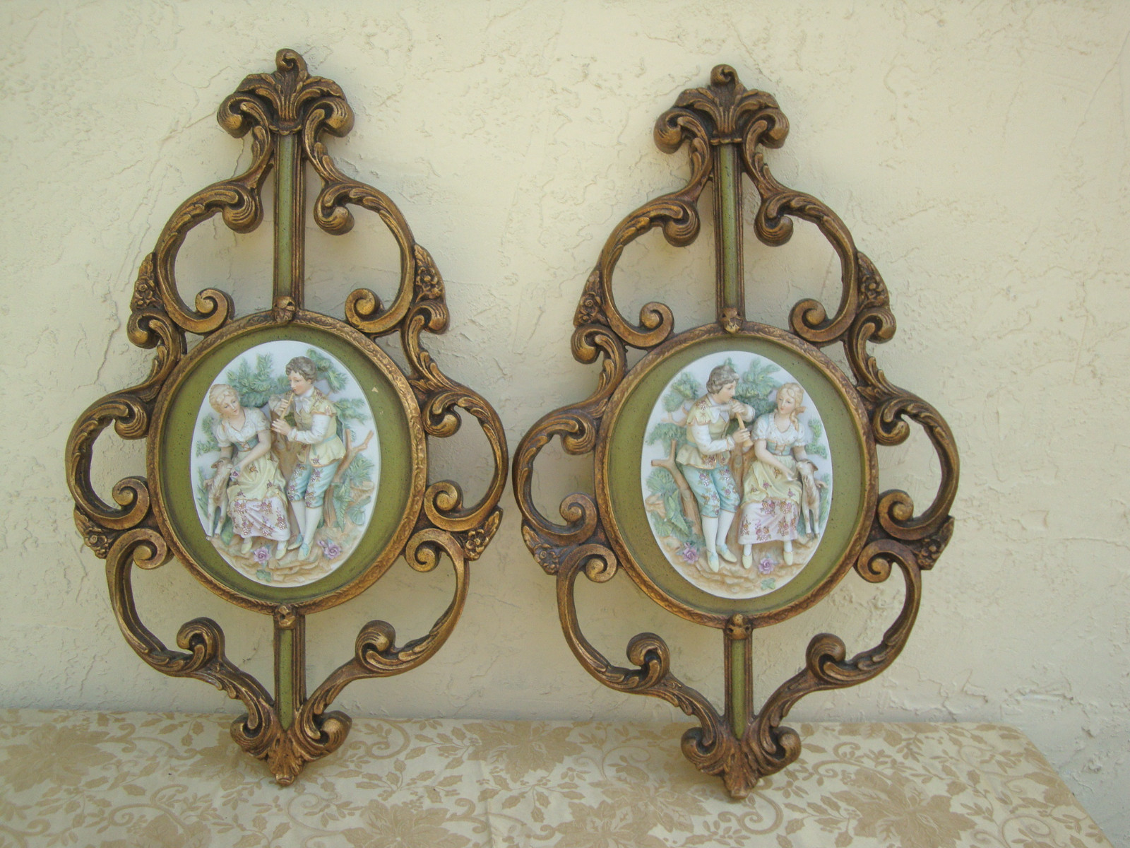 MAGNIFICENT PAIR OF PORCELAIN PLAQUES MAGNIFICENT PAIR OF PORCELAIN PLAQUES