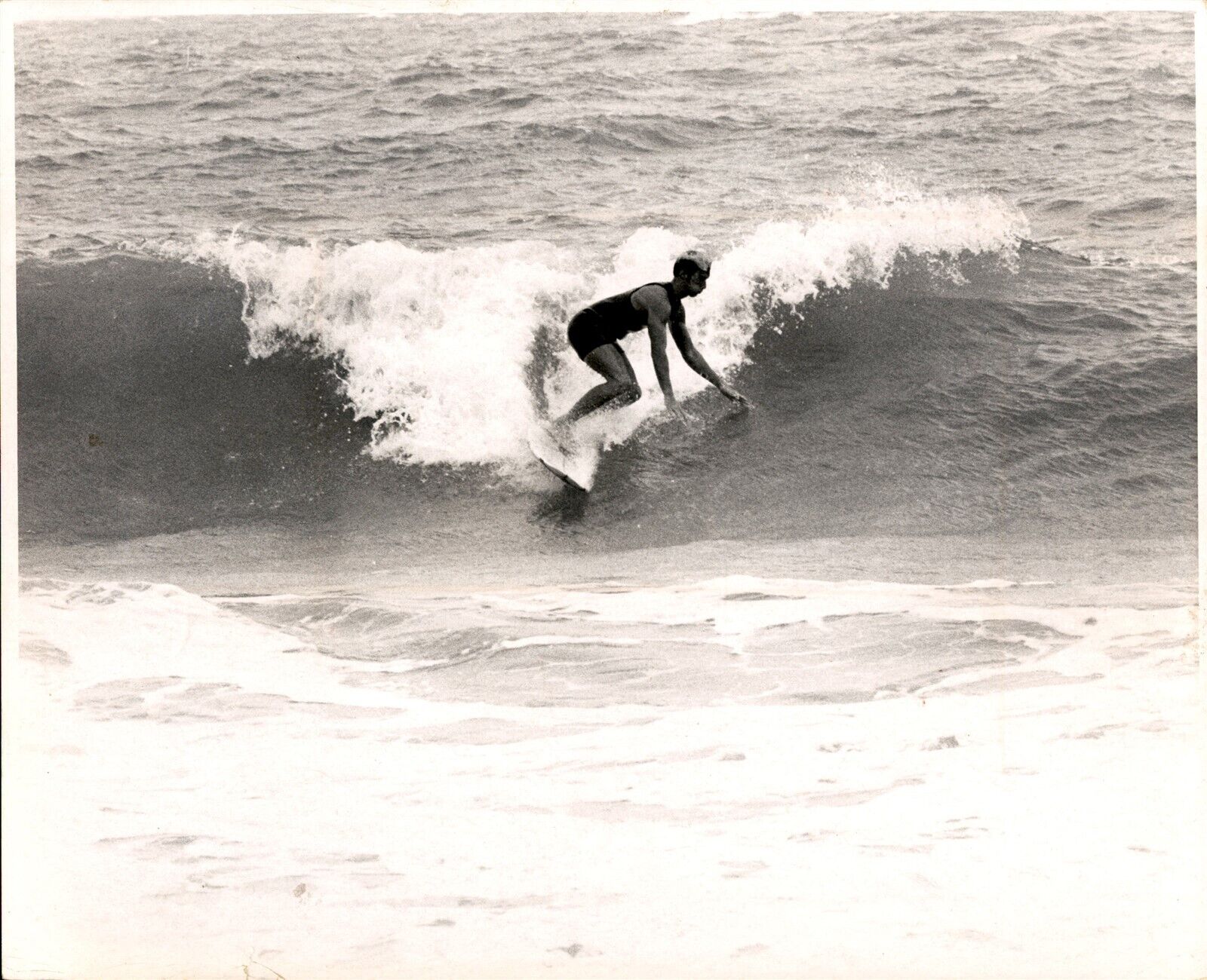LG970 1970 Original Photo SURFER DUDE Riding Waves Ocean Sport Water Tide Flow