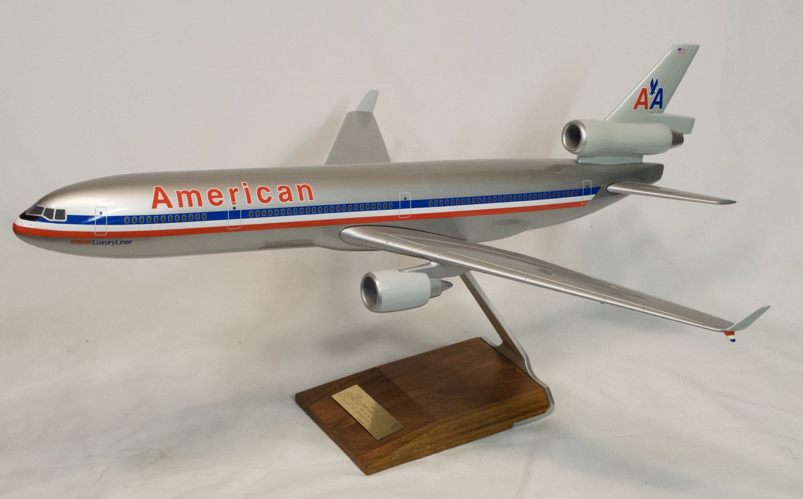 VTG 1990s American Airlines MD11 LuxuryLiner Pacific Miniatures Desk Model