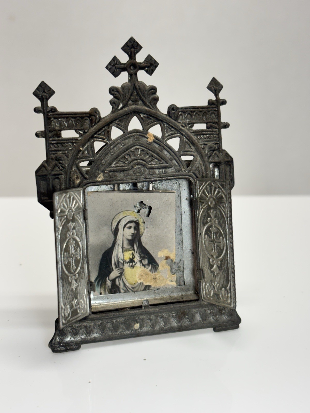 Antique Gothic Triptych Religious Travel Altar Mary & Sacred Heart Antique Gothic Triptych Religious Travel Altar Mary & Sacred Heart