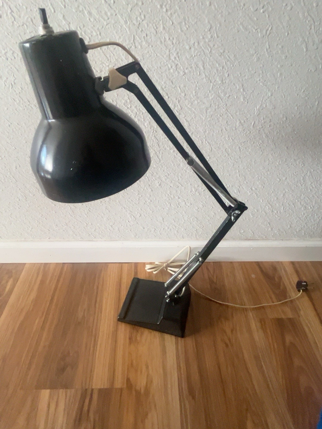 Vintage LEDU Sweden MCM Adjustable Spring Arm Desk Lamp Made in Sweden. Vintage LEDU Sweden MCM Adjustable Spring Arm Desk Lamp Made in Sweden.