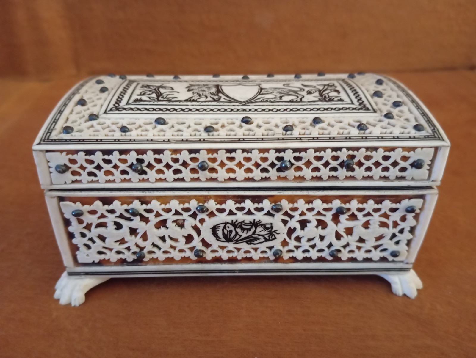 Antique Anglo Indian Bone Sandalwood Footed Jewelry Ring Trinket Box. Antique Anglo Indian Bone Sandalwood Footed Jewelry Ring Trinket Box.